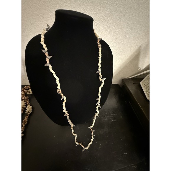 Vintage Shell Lei Necklace Hawaaian Collectible - Picture 1 of 3